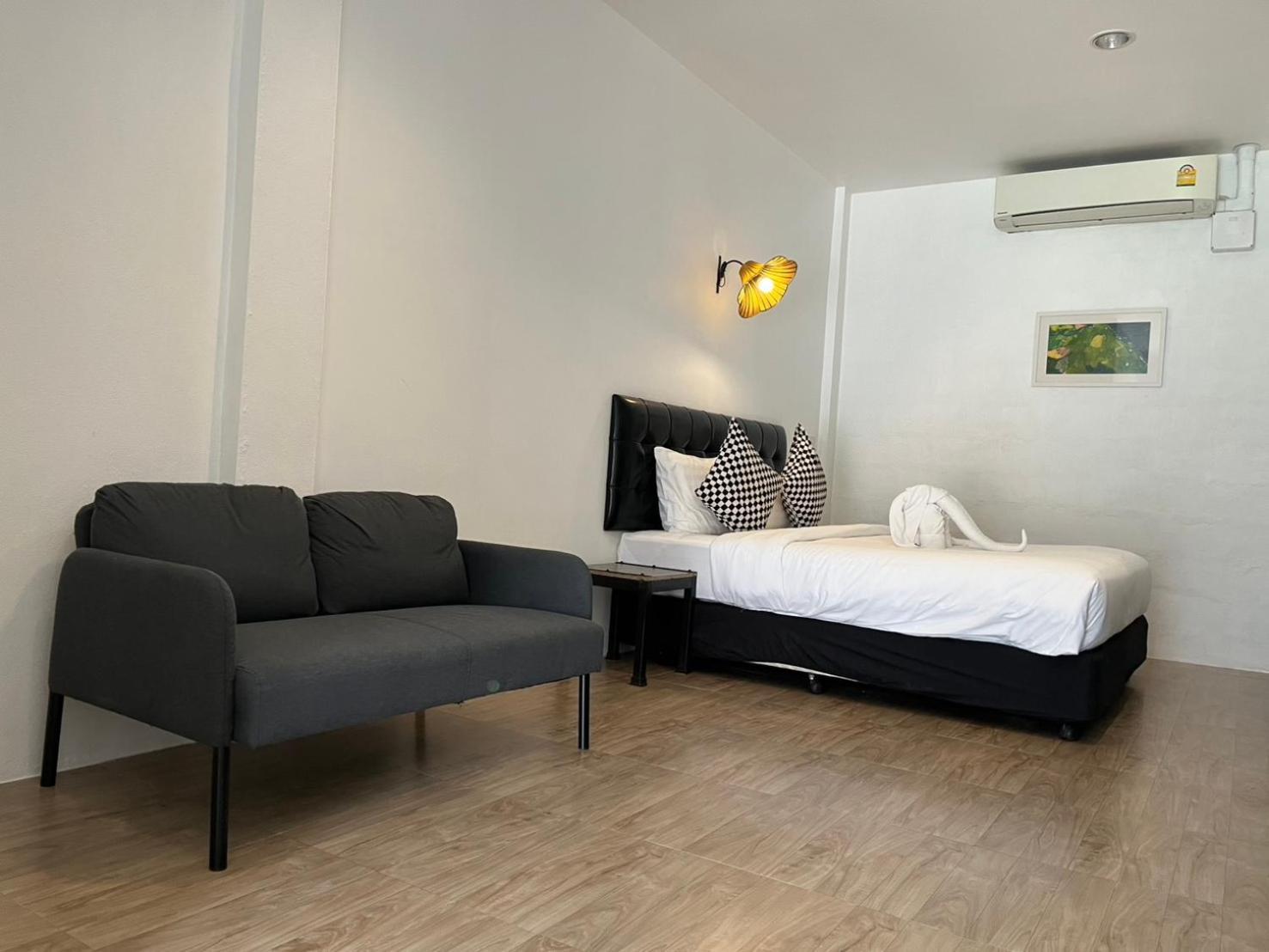 โรงแรม เดอะ แวร์เฮาส์ 3*